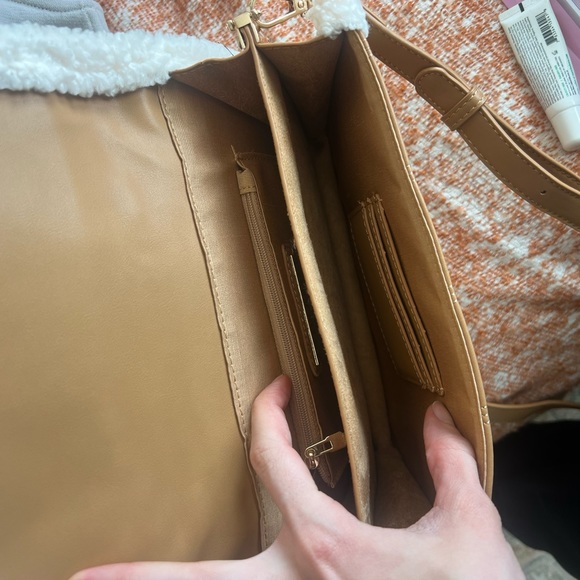 REVOLVE LIKE SHERPA CROSSBODY BAG - Picture 3 of 3